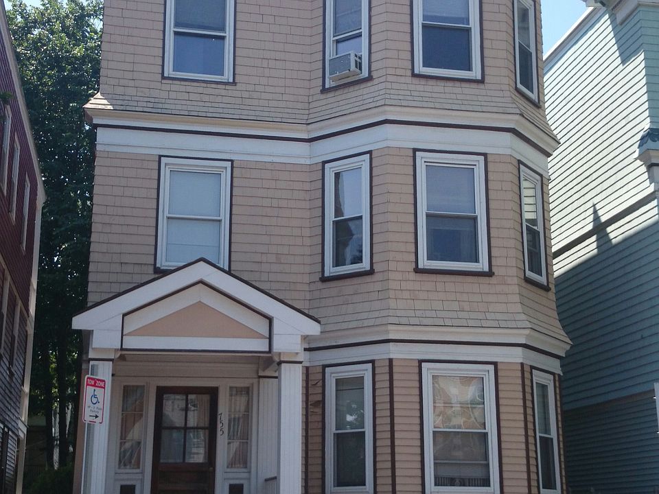 1st image of 755 E 7th St