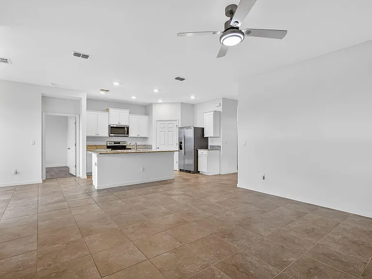 10552 SW Toren Way — Photo 4