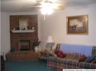 4140 Southern Manor Dr N, Lake Cormorant, MS 38641