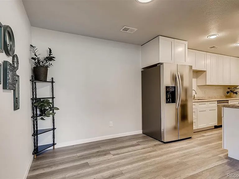 Dining area, kitchen