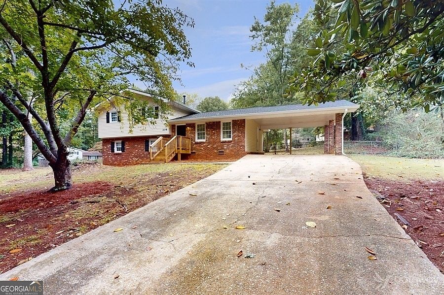 1st image of 209 Lucan Ct
