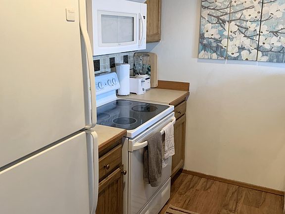 5th image of 9725 Independence Dr #305