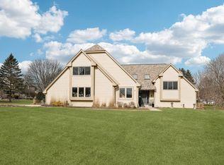 221 Crystal DRIVE, Hartland, WI 53029