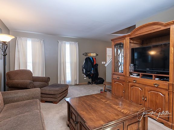 3rd image of 2831 Margaret Dr