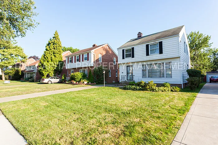16710 Biltmore Ave photo 1