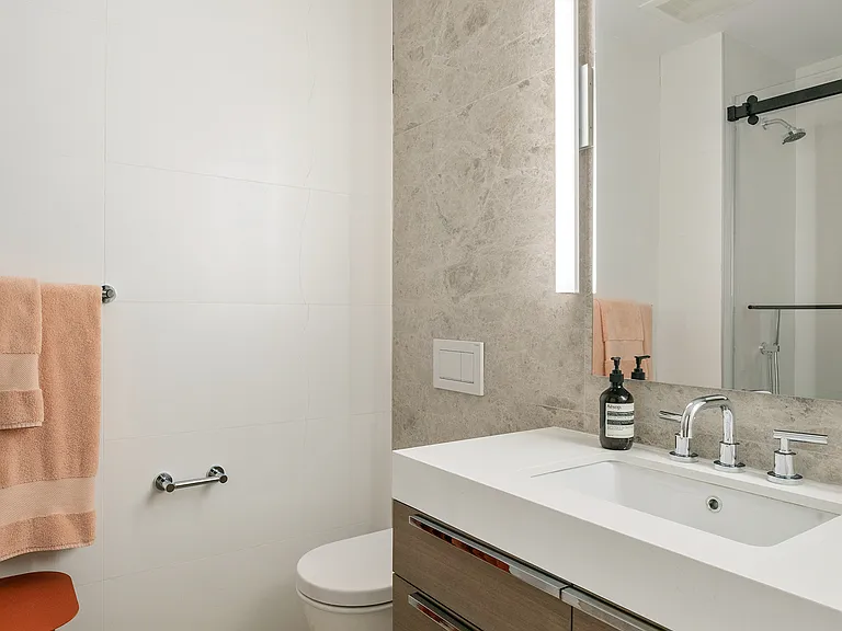 441 W 37th St #3 — Photo 9