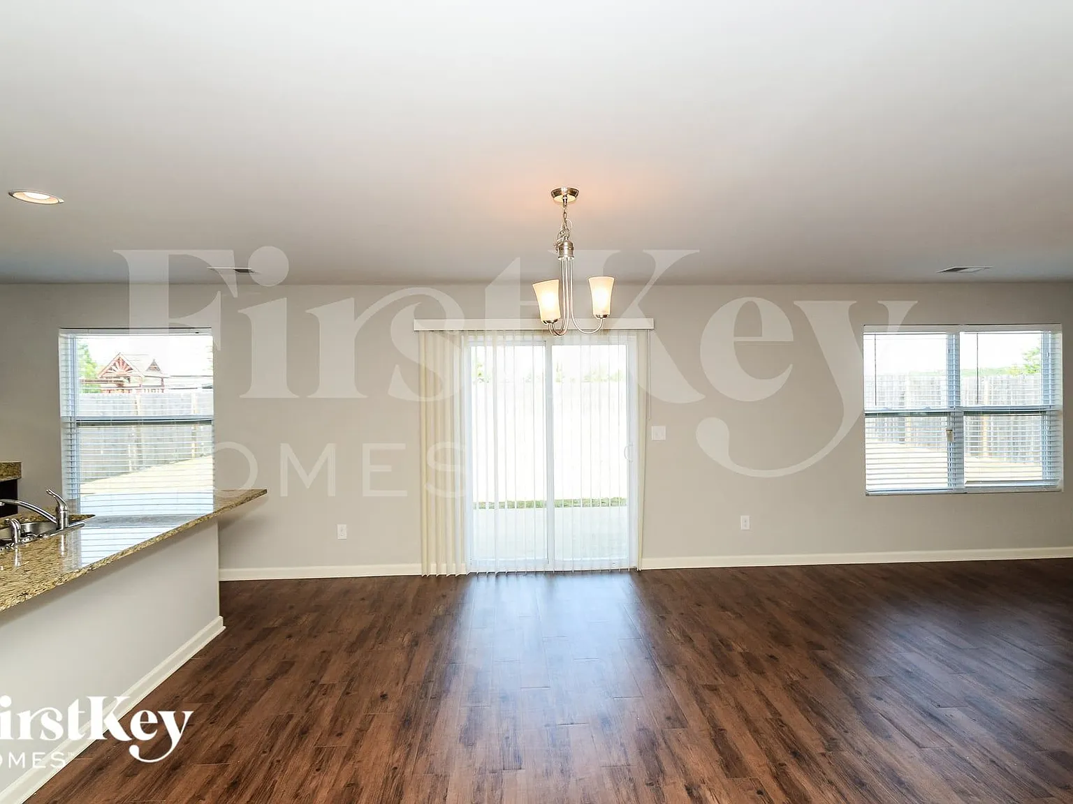 4 bed, 2.5 bath, 2338 sqft, $2,100 — Photo 4