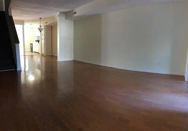 116 Kingsbury Dr — Photo 10
