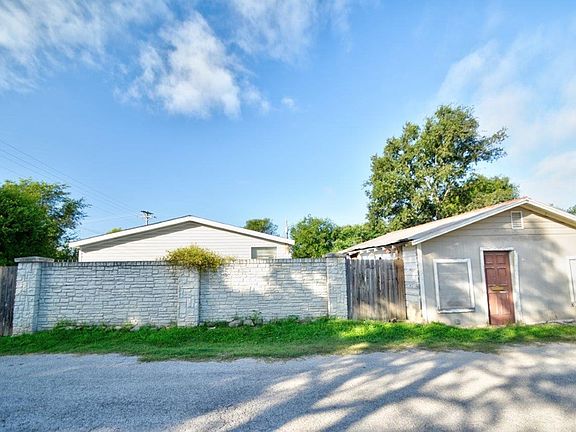 2nd image of 307 Louis Dr W