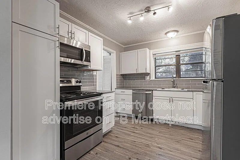 3 bed, 1.0 bath, 975 sqft, $1,795 — Photo 4