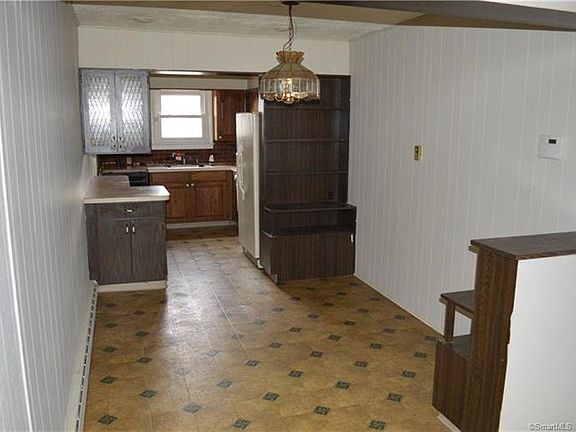 3rd image of 87 Evans Ave