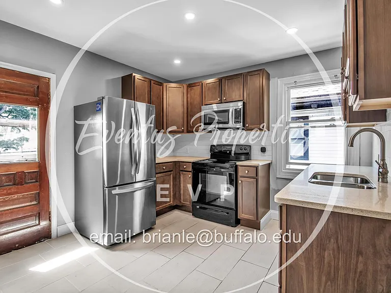 153 Winspear Ave #2 — Photo 1