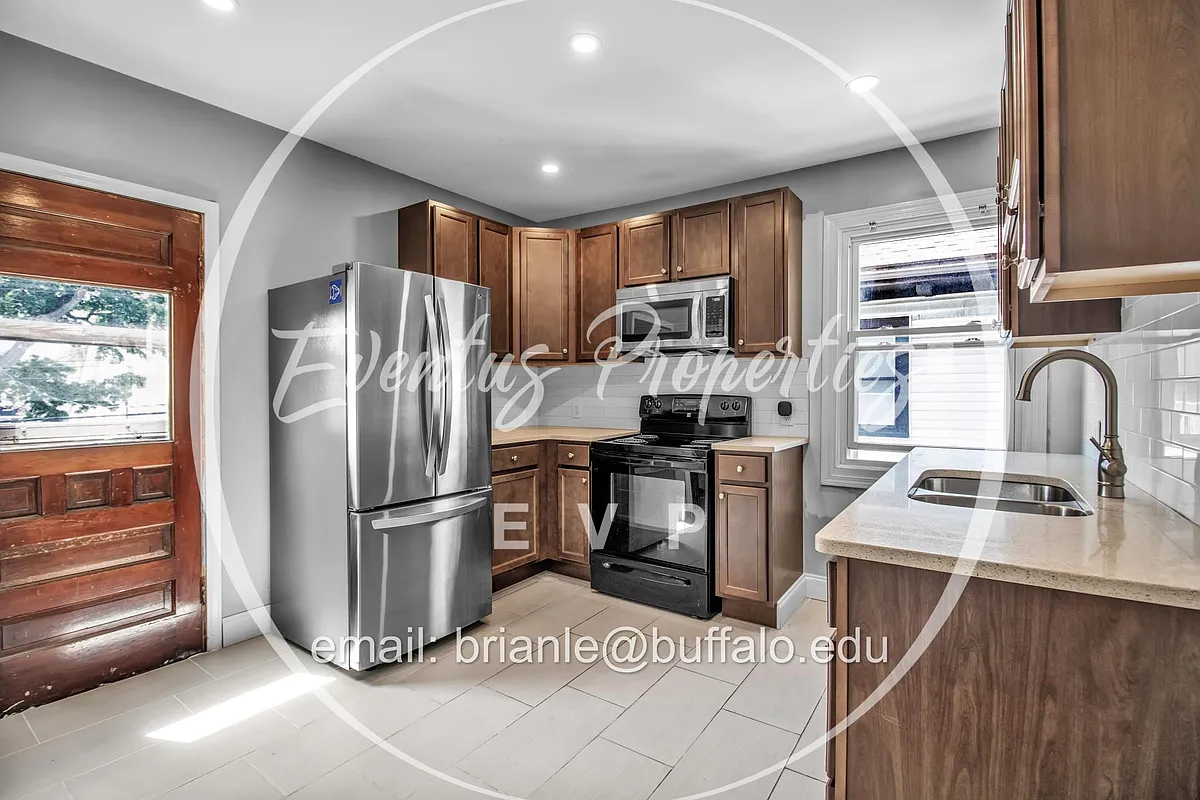 Building Photo - 153 Winspear Ave #2