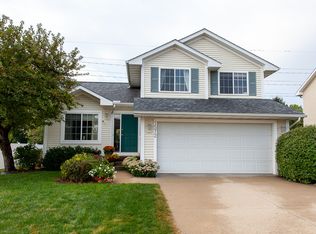 1572 Nine Iron Dr, West Des Moines, IA 50266
