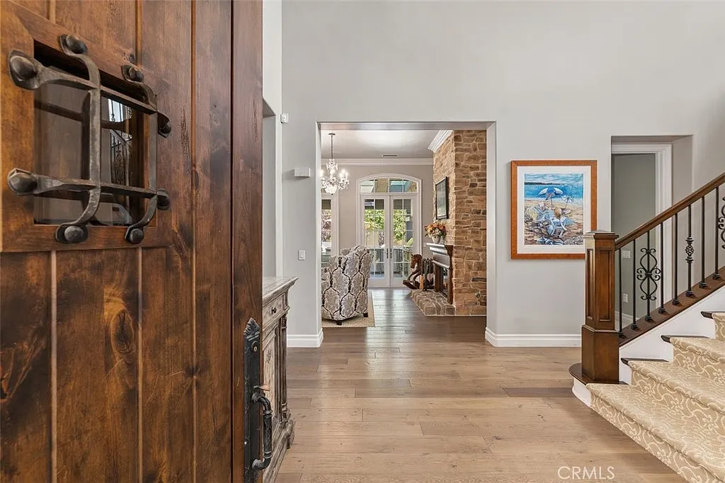 5 bed, 5151 sqft, $21,000 — Photo 2