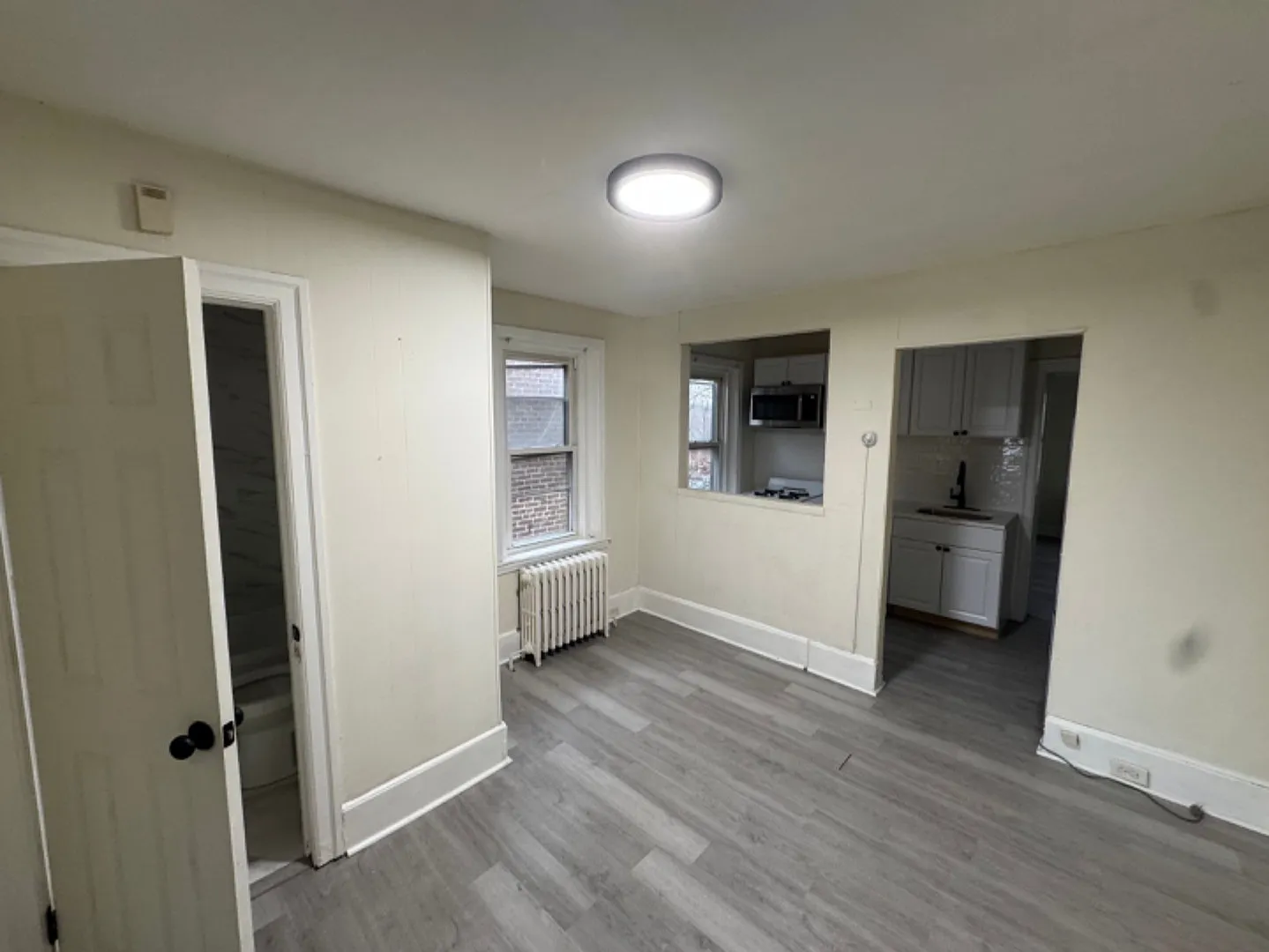 2102 Madison St - Unit B — Photo 2