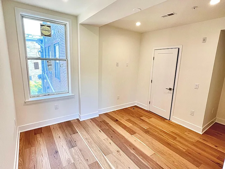 2303 Green St #3 — Photo 13