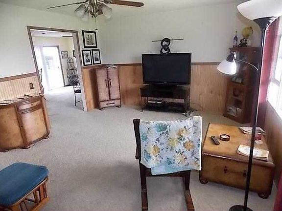 Family Room. View ol spacious 18x13 carpeted family room and bright front window.