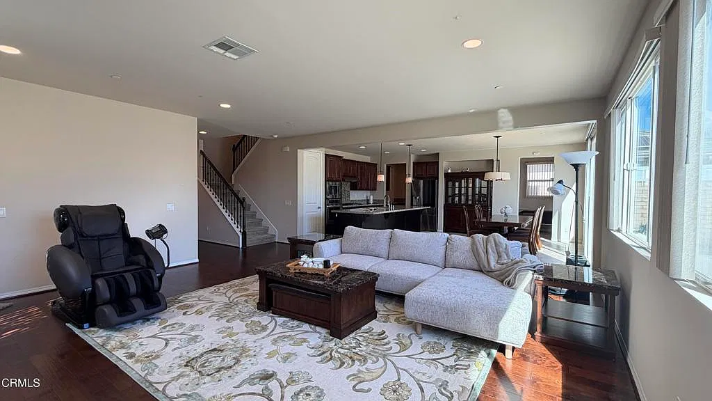 4 bed, 3.0 bath, 2761 sqft, $7,800 — Photo 4