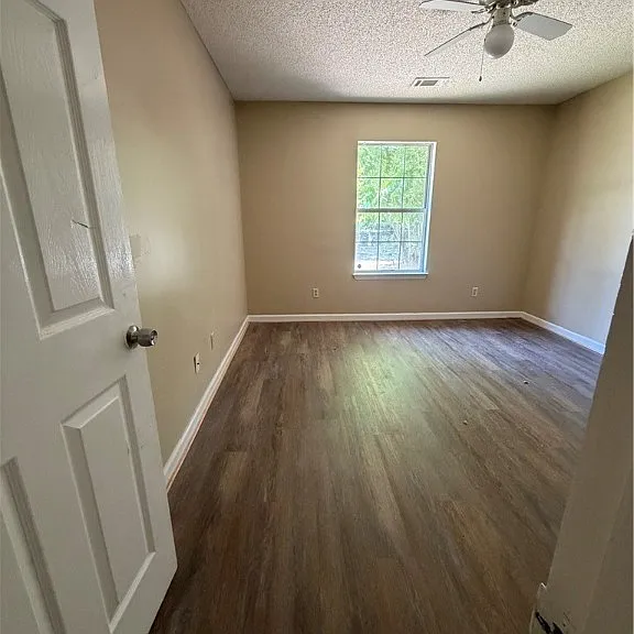 26 Chatham St #A — Photo 6