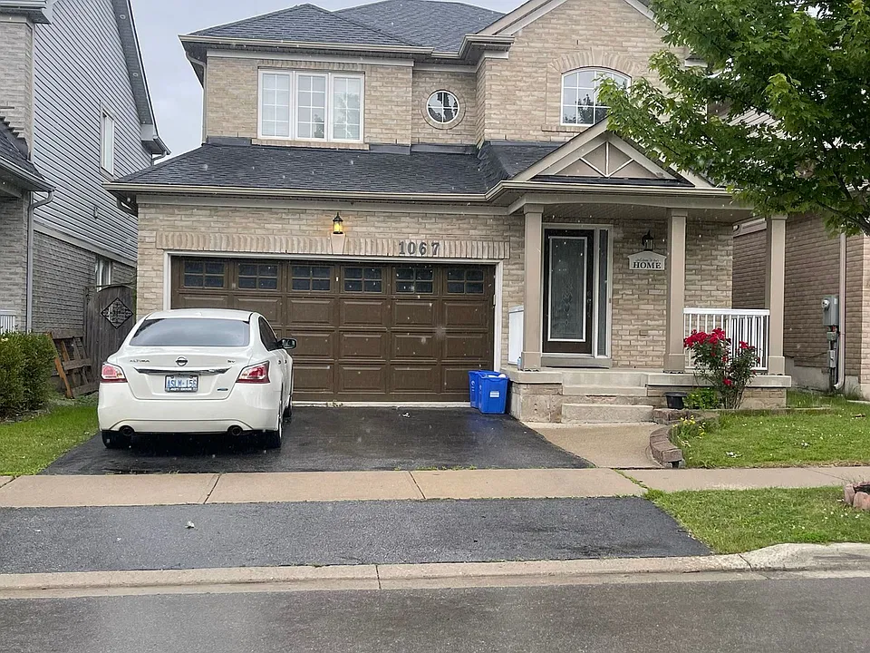 1067 Easterbrook Cres