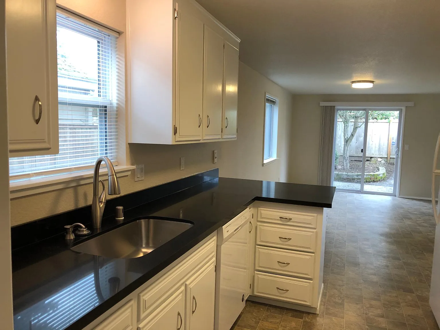 2 bed, 1.5 bath, 1301 sqft, $2,625 — Photo 3