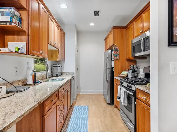 248 Albion St APT 212, Wakefield, MA 01880