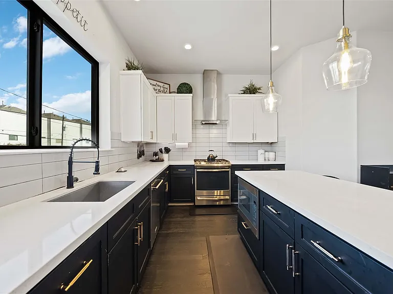 4235 Allen St — Photo 11