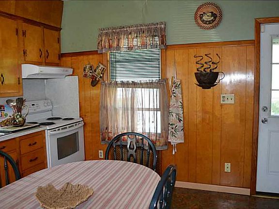 3rd image of 327 Norwood Ave