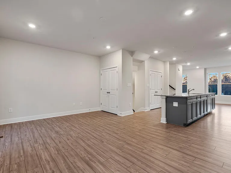 258 Waterstone Rd — Photo 3