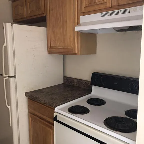 344 E Market St — Photo 4