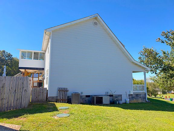3rd image of 2833 English Valley Ln
