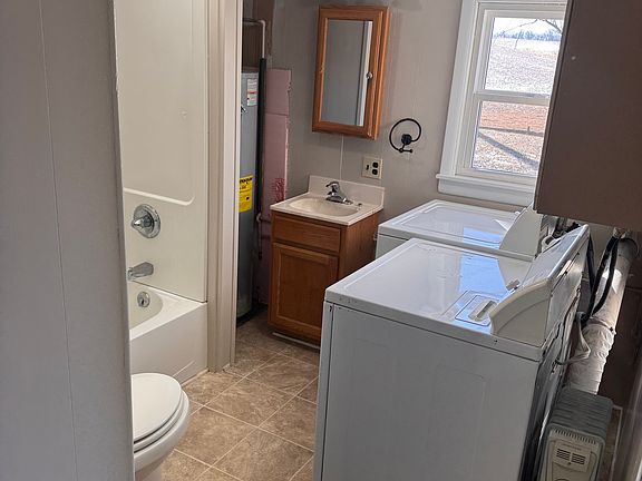 2nd image of 1005 E Eldora Ave