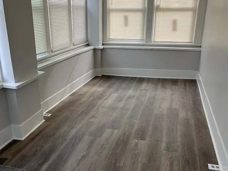 11578 S Perry Ave — Photo 2