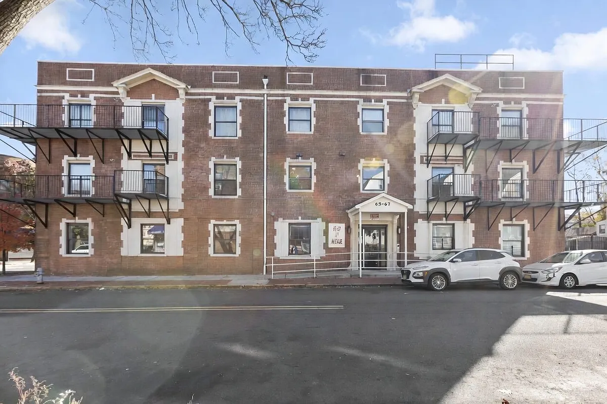 Building Photo - 65-67 4th Ave