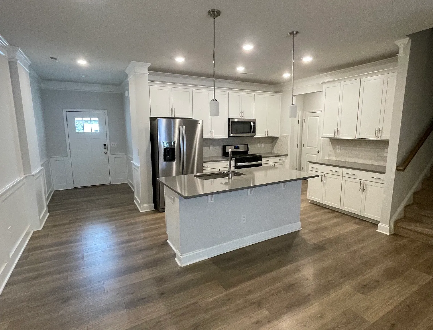 4 bed, 2439 sqft, $2,500 — Photo 3