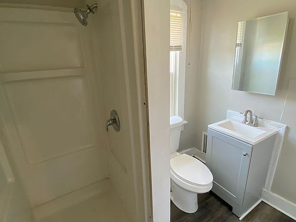 3rd image of 1038 W Roache St #5F40415A