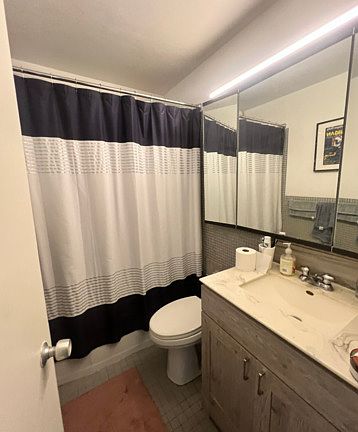 3rd image of 3600 N Lakeshore Dr #616