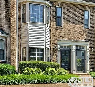 113 Fairmont Pl — Photo 2