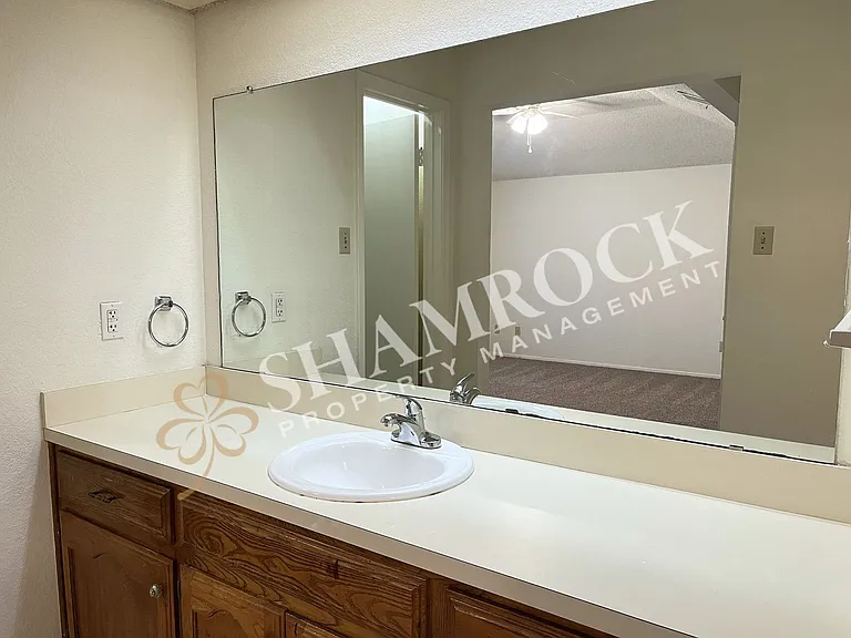 2103 Kirby Lee St — Photo 9