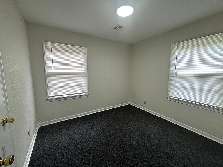 2527 S Hydraulic St — Photo 7