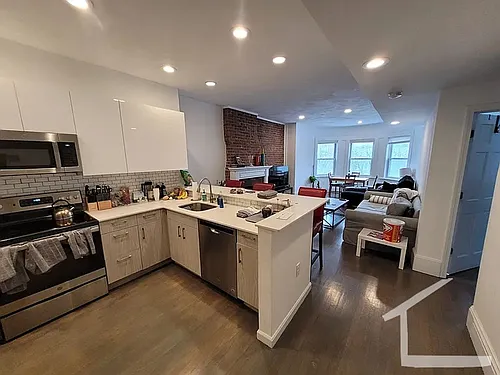 1394 Beacon St #3C Photo 1