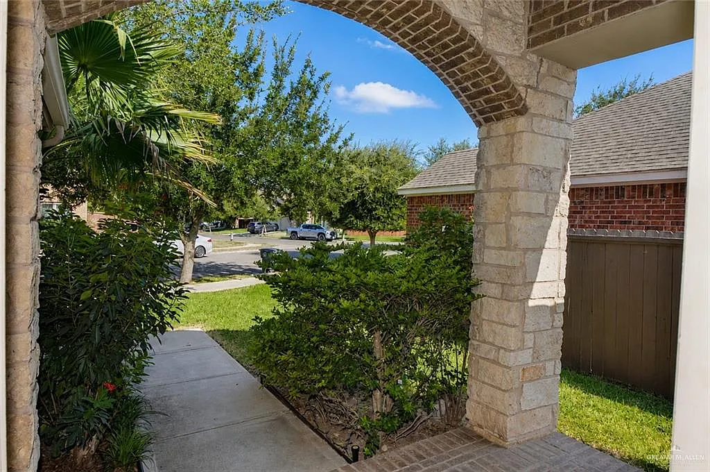 4 bed, 3.0 bath, 2903 sqft, $2,850 — Photo 4