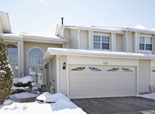 737 Sturnbridge Ln, Schaumburg, IL