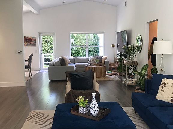 4th image of 427 Aragon Ave
