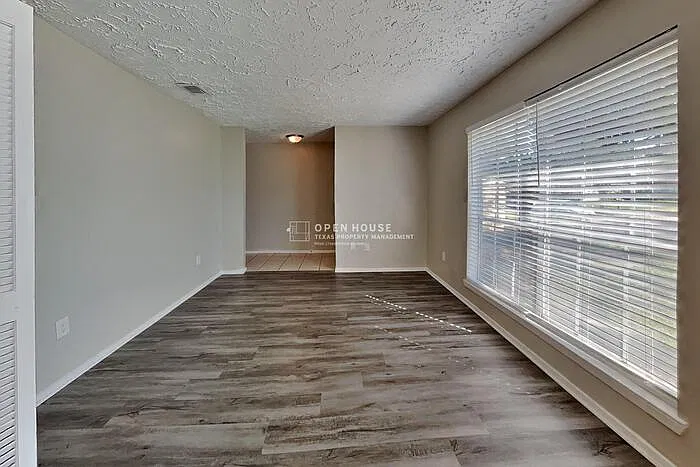 3 bed, 2.0 bath, 1807 sqft, $1,975 — Photo 4