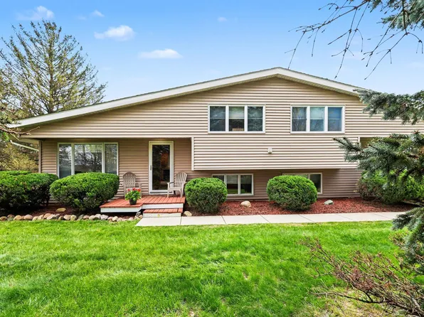 17797 W Pleasant Lake Rd, Manchester, MI 48158