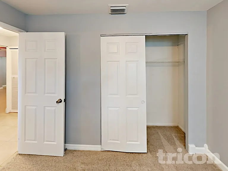 1117 N Saturn Ave — Photo 6