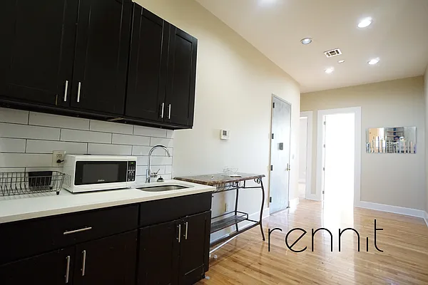 Rented by Rennit Inc. | media 10