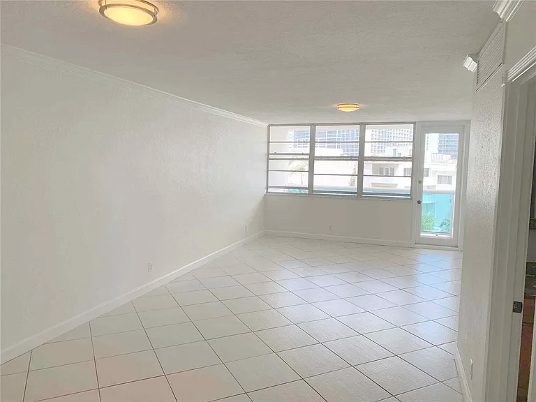 6770 Indian Creek Dr — Photo 3